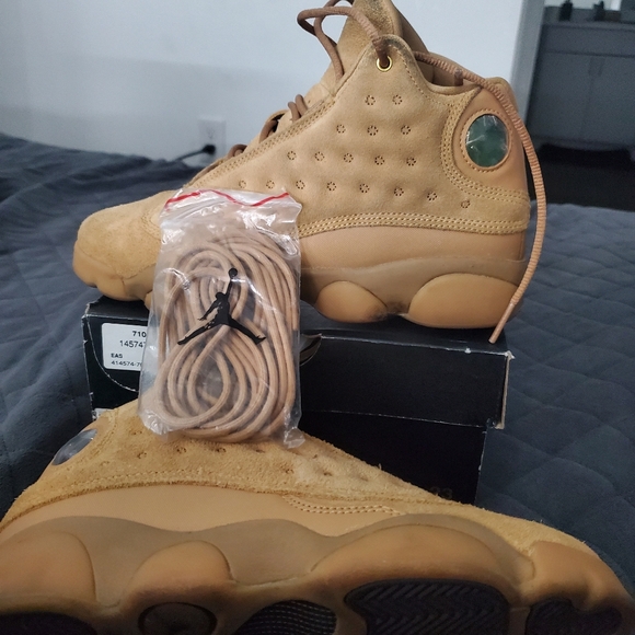 Jordan Tan Lace-Up Sneakers with Rubber Sole - Picture 3 of 6